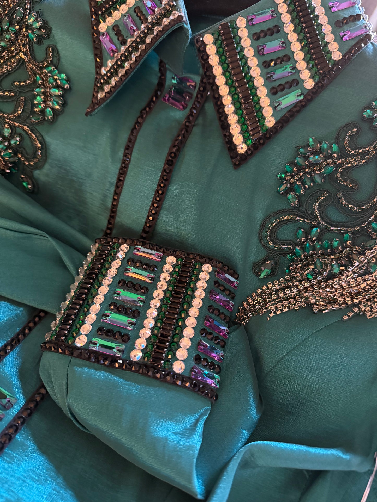 Unbridled Couture Emerald w/ Purple Hint Shoulder Design Day Shirt - Small