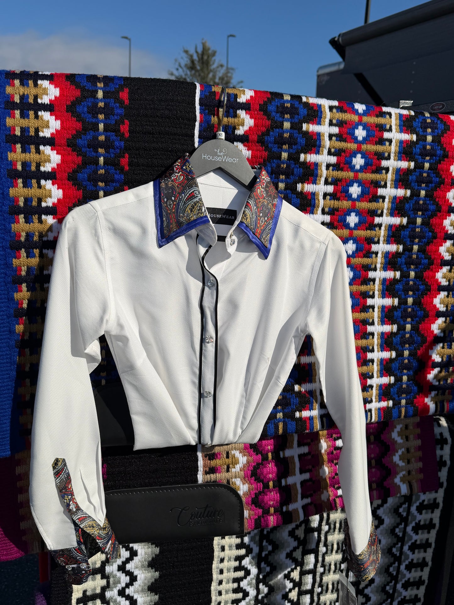 HouseWear Tailored Collection White with Floral/Blue - X-Small