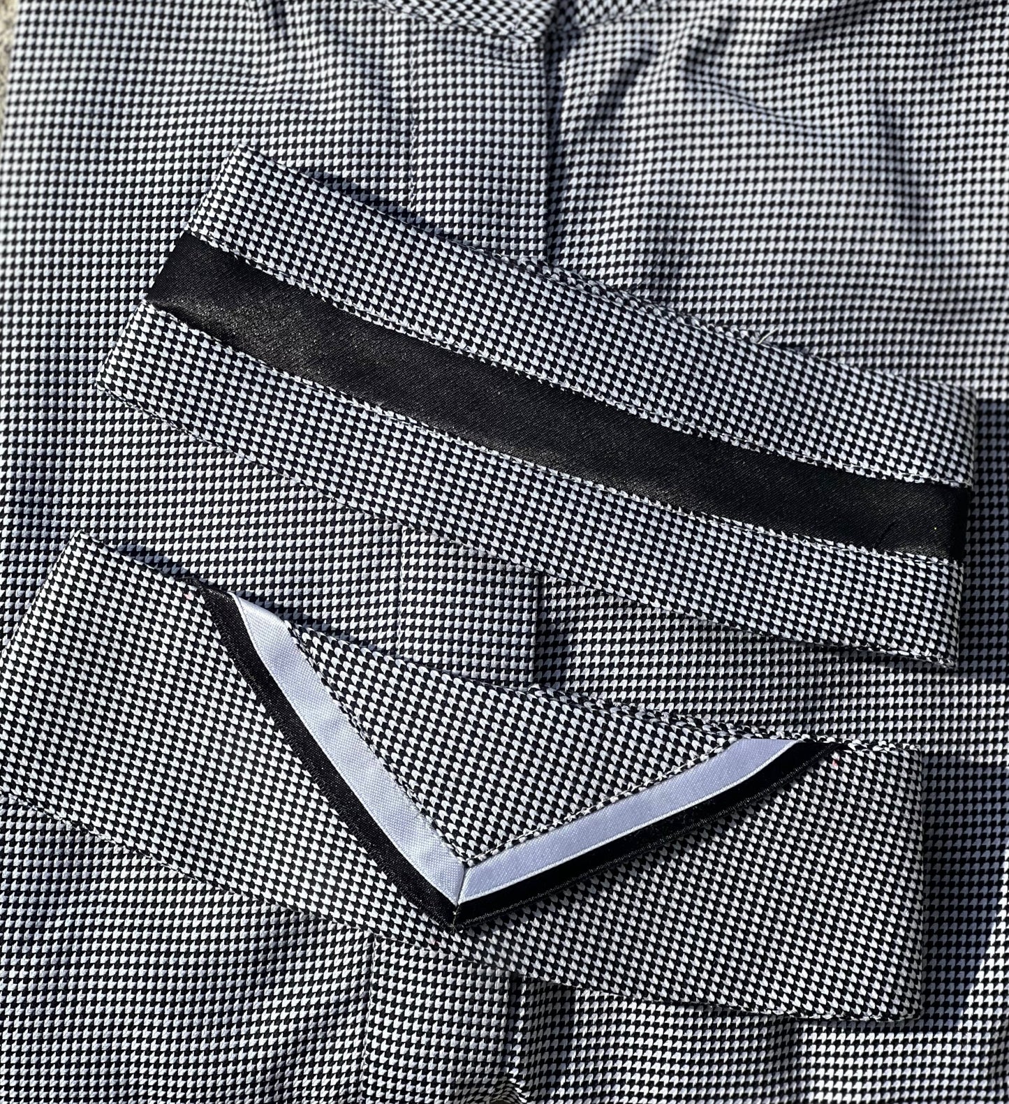 Boo Yah White/Black Houndstooth Print Hunt Shirt with Black Velvet Strip and Black/Burgundy Filled Diamond Collars - Size 34