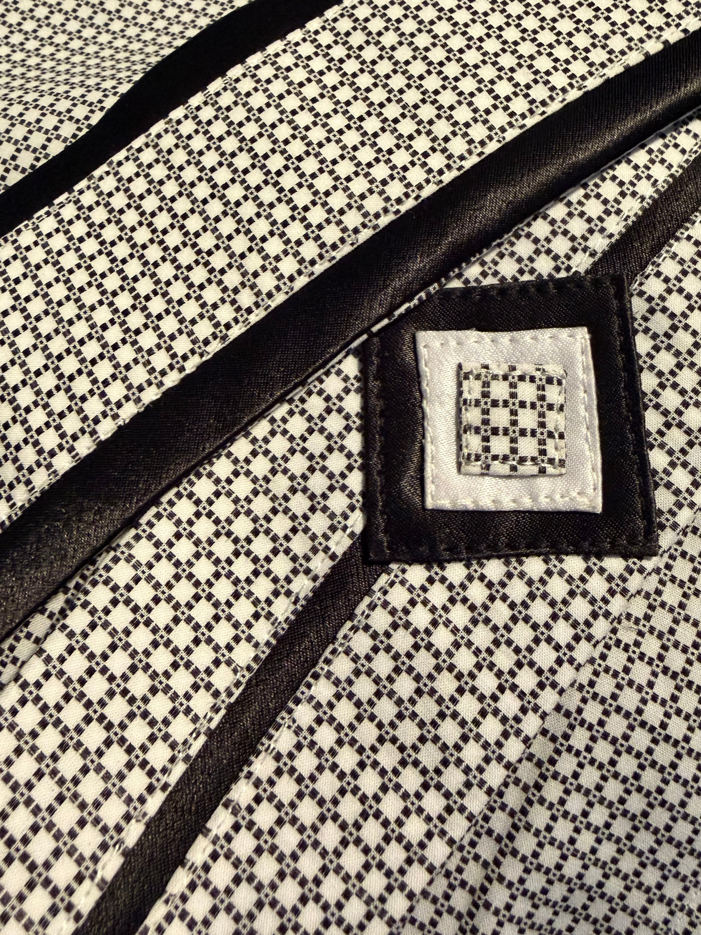 White & Black Mini Square Print w/ Black Ribbon Piping & Black/White Filled Pattern Diamond Collars - Size 34