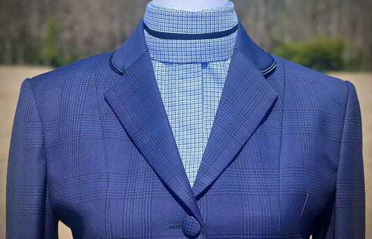 Light Blue & White Shirt w/ Thick Navy & Black Open Diamond and Navy V Collars - Size 32