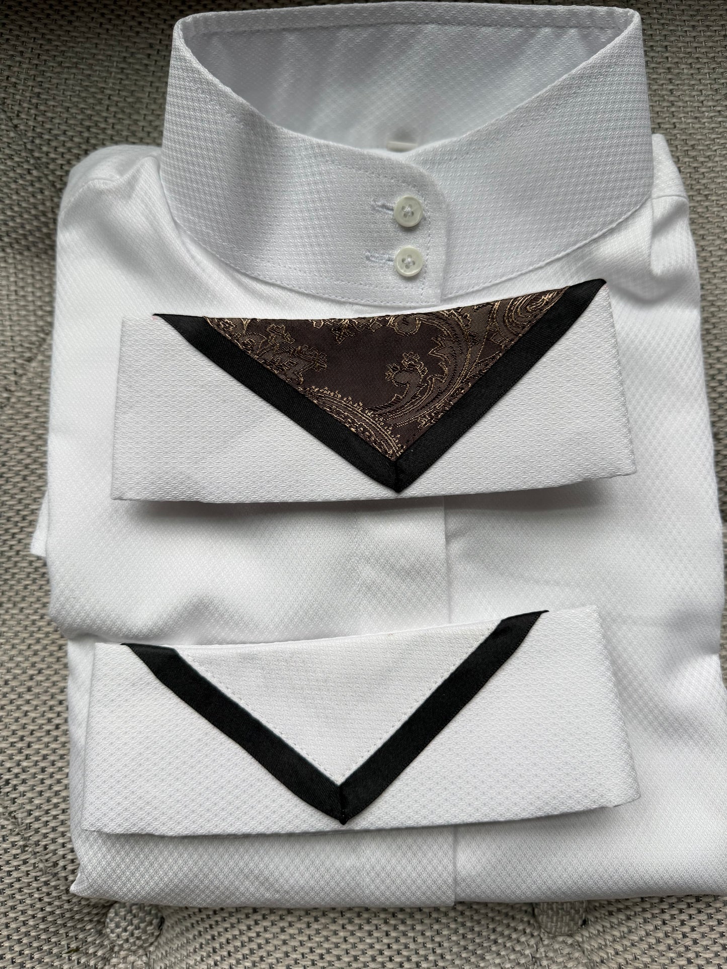 White Shirt with Black V and a Brown/Gold Print Filled V Collars - Size 36